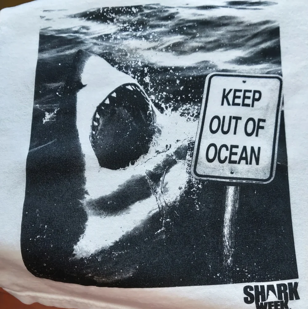 🗺️ Shark Week 100% Cotton Unisex Youth Child's 5/6 T-shirt EUC Jaws Movie EUC